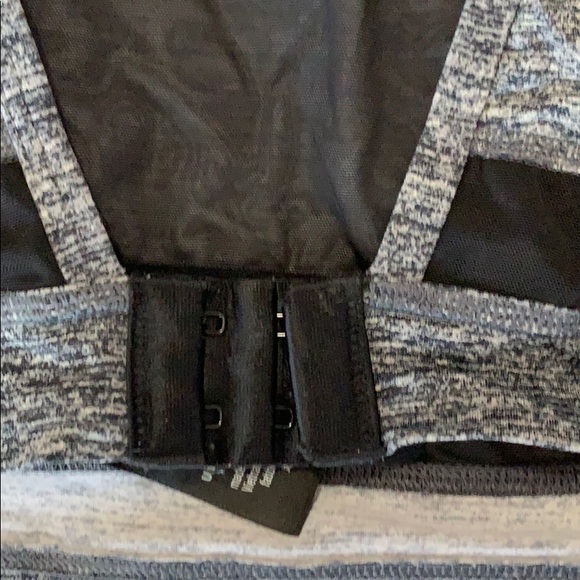 VS PINK criss cross back workout crop - Picture 4 of 4